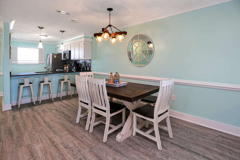 Dining Area & Bar Seating