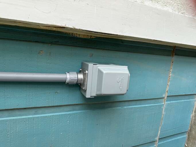 Outdoor 50 amp (NEMA 14-50) outlet- EV charger