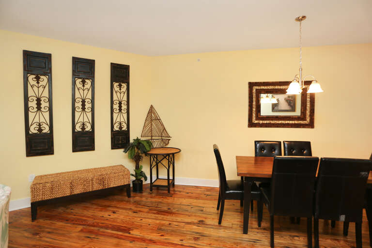 Dining Area Dining Area