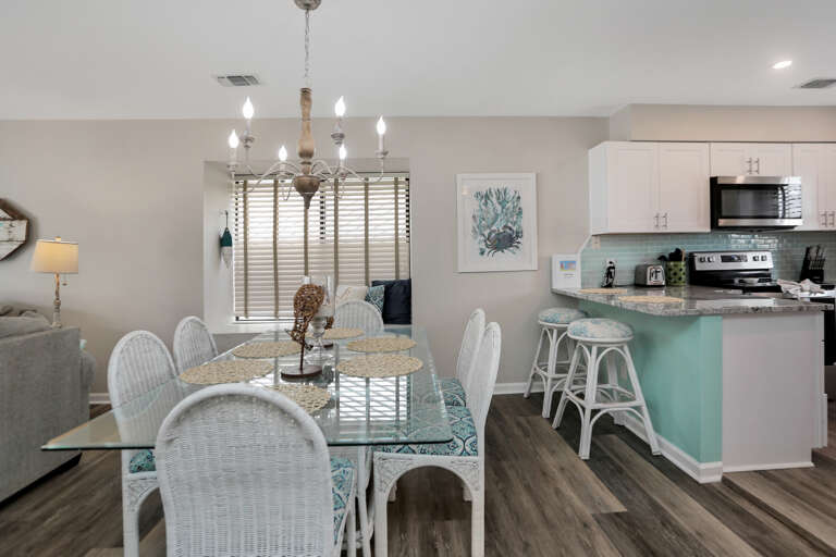 Dining Area & Bar Seating