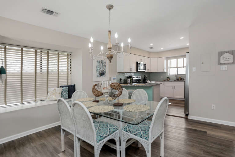 Dining Area & Kitchen