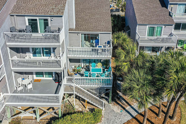 Main Level Deck with Access to Walkway to Beach