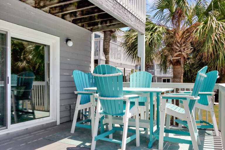 Outdoor Dining on Main Level Deck