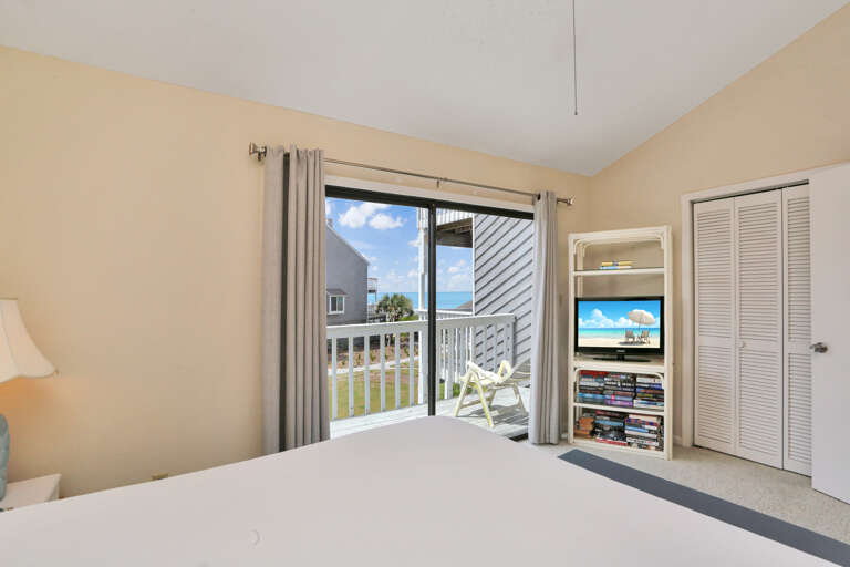 Bedroom 1 - Gulf View & TV