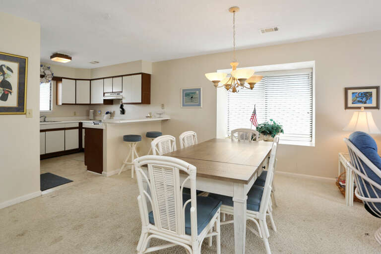 Dining Area & Kitchen