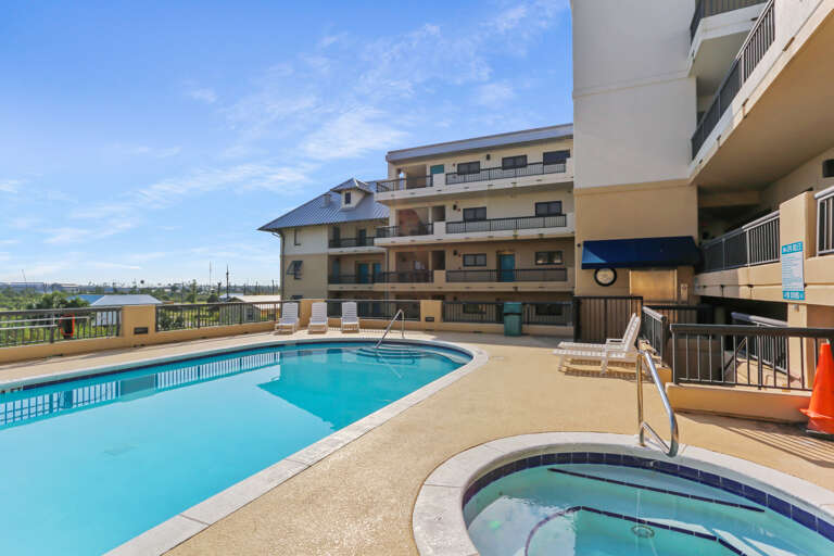 Community Pool & Hot Tub