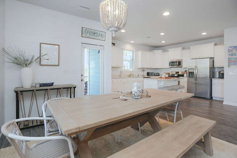 Dining Area & Kitchen
