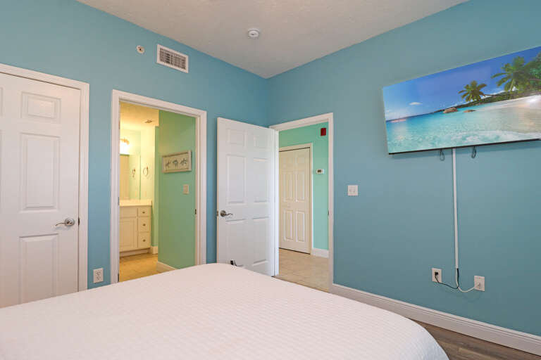 Bedroom 2 with TV and Full Bath