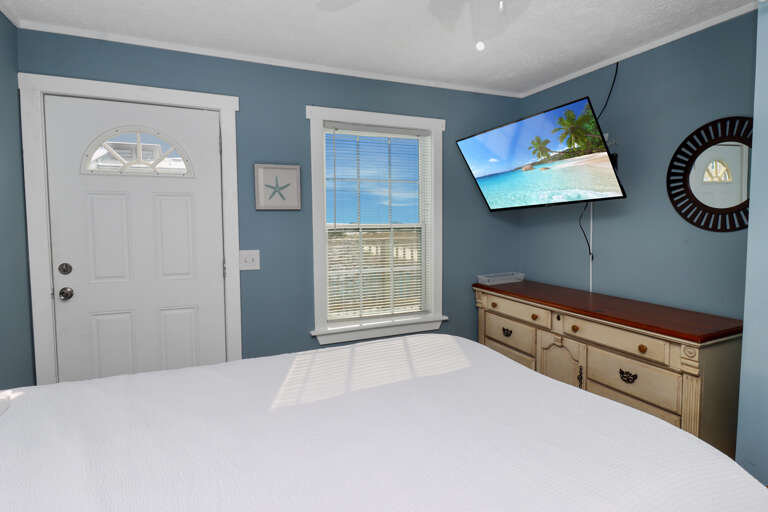 Bedroom 4 with TV and Beach View