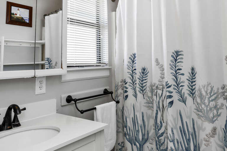 Full Bath - Upstairs Full Bath - Upstairs