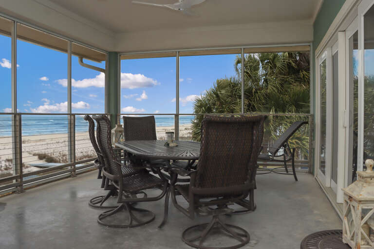Outdoor Dining on Screened Deck