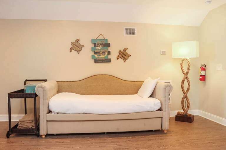 Top Floor - Daybed 1