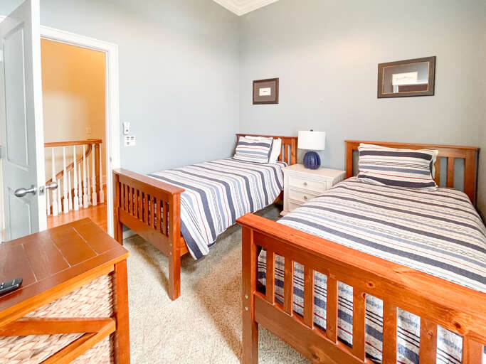 Bedroom 2 with Twin Beds