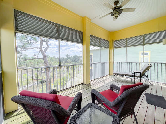 Furnished Screened Deck