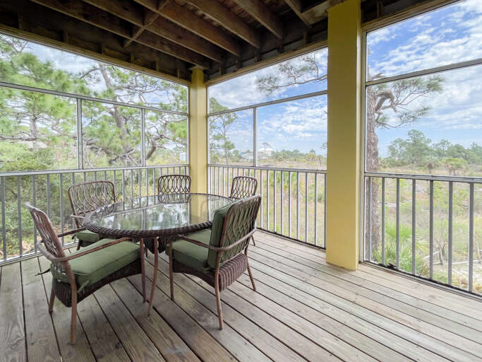 Outdoor Dining on Screened Deck