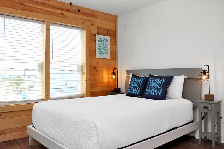 Bedroom 1 - Queen Bed