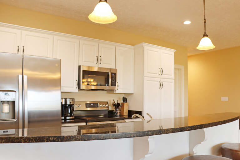 Kitchen with Large Bar Kitchen with Large Bar