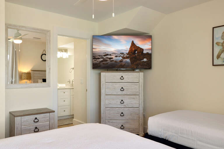 Bedroom 3 with TV and Full Bathroom