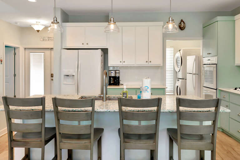 Kitchen with Breakfast Bar