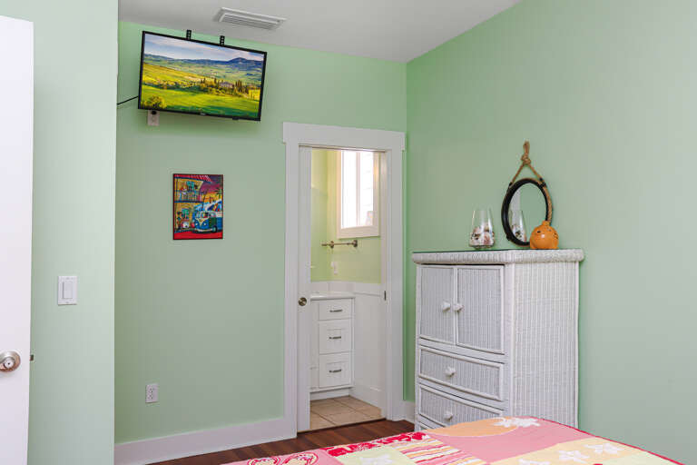 Bedroom 2 with TV and Full Bath