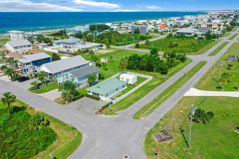 Located in Quiet Neighborhood of Mexico Beach