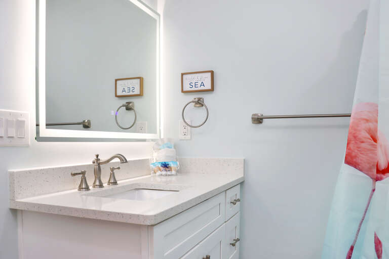 Bedroom 1 - Full Bath