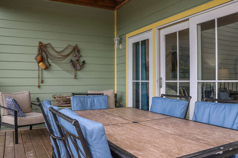 Beachfront Screened Deck