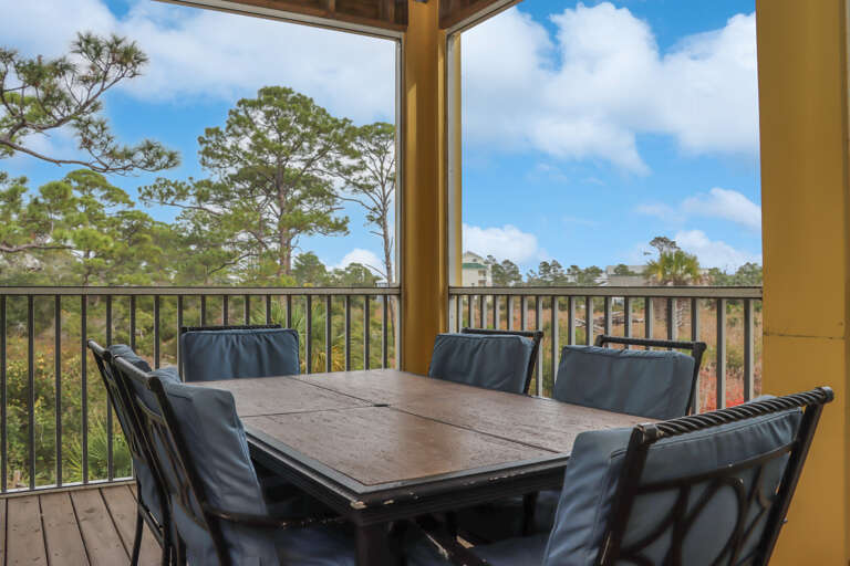 Outdoor Dining on Beachfront Screened Deck Outdoor Dining on Beachfront Screened Deck