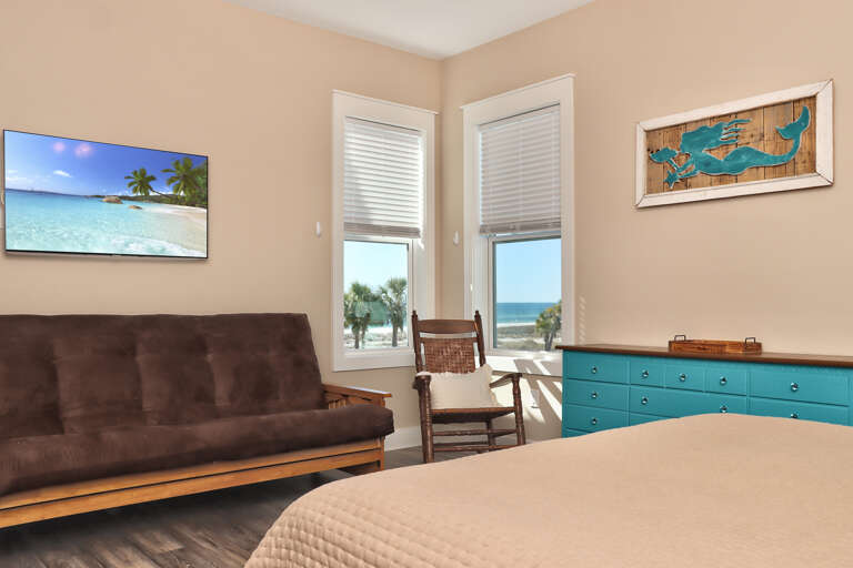 Bedroom 4 with TV, Futon and Beach Views