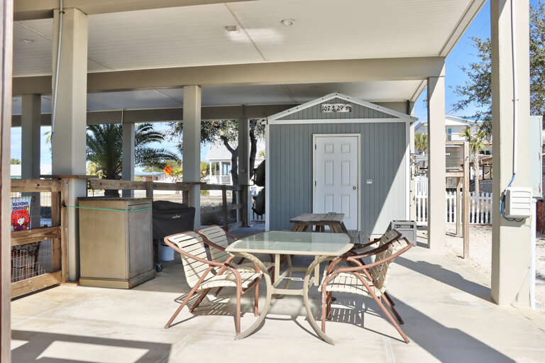 Outdoor Dining Under House