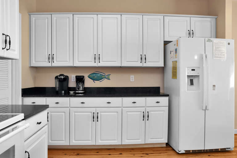 Kitchen with Lots of Counter and Cabinet Space Kitchen with Lots of Counter and Cabinet Space