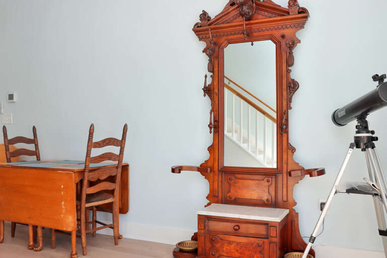 Small Dining Area at Main Entrance