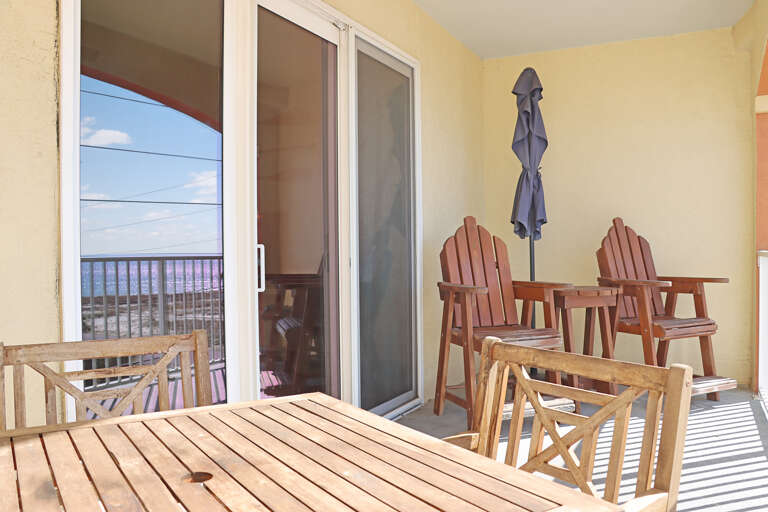 Covered Deck with Outdoor Dining