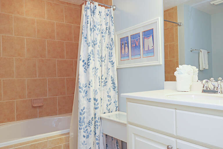 Bedroom 1 - Master Bathroom