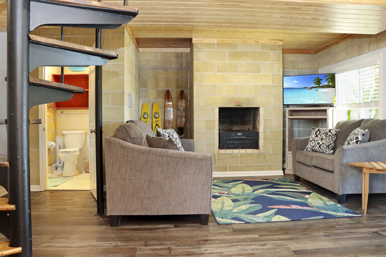 Downstairs Living Area with Full Bathroom