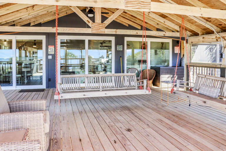 Large Screened Deck Overlooking the Beach