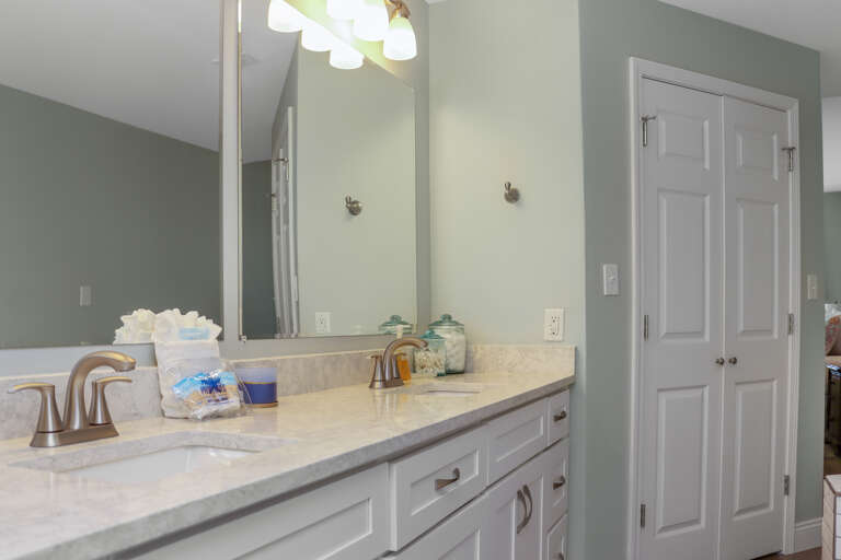 Bedroom 3 - Master Bathroom with Walk-in Closet