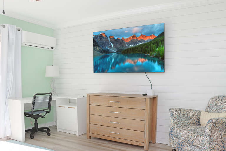 Bedroom 3 - Workspace and TV