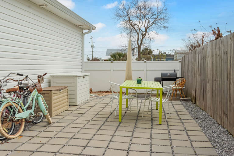 Outdoor Dining in Backyard