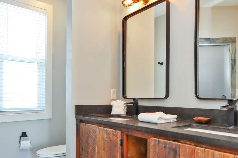 Bedroom 4 - Master Bathroom