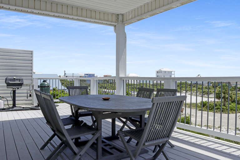 Outdoor Dining on Top Floor Deck