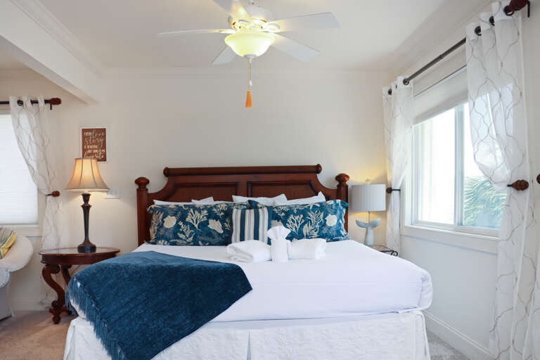 Bedroom 1 - King Bed