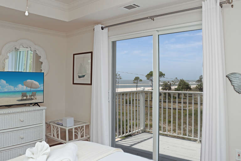 Bedroom 3 with Beach View Sundeck