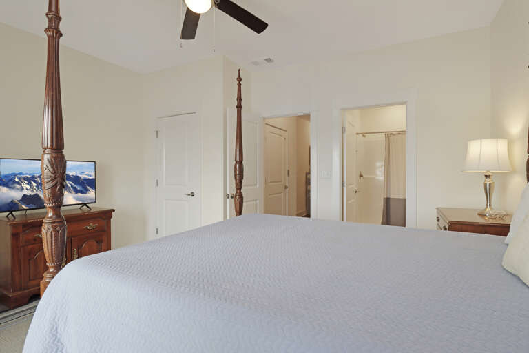 Bedroom 3 with Full Bathroom and TV Bedroom 3 with Full Bathroom and TV