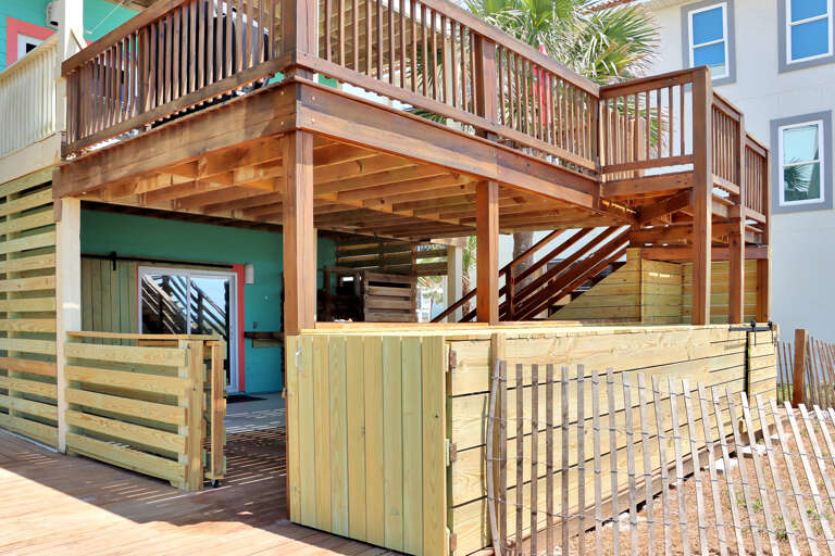 Ground Floor Deck with Private Enclosure