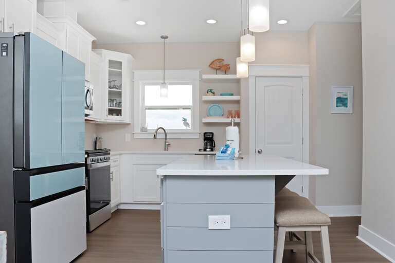 Kitchen with Bar Island