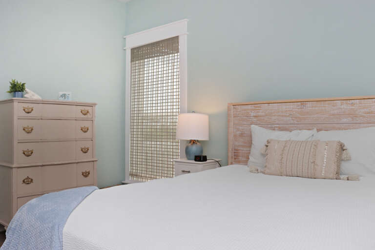Bedroom 2 with Queen Bed