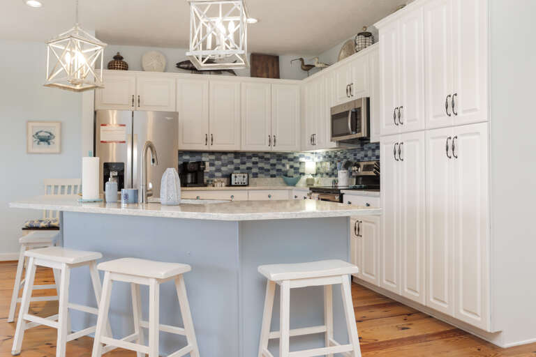 Kitchen with Large Kitchen Island