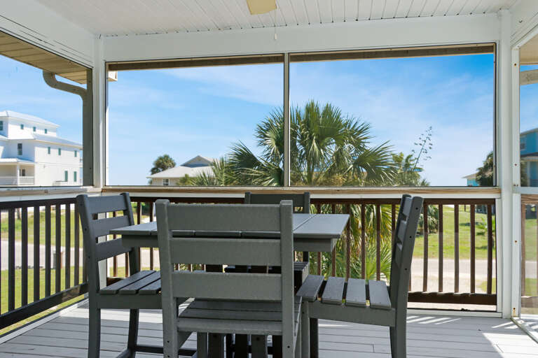 Outdoor Dining on Screened Deck