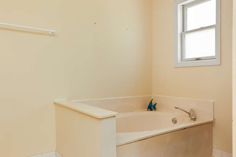 Bedroom 1 - Jetted Tub